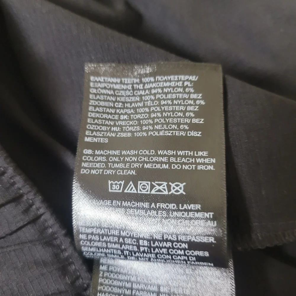 The North Face Size XL Cargo Shorts Mens Black Built-in Belt Hiking Ripstop